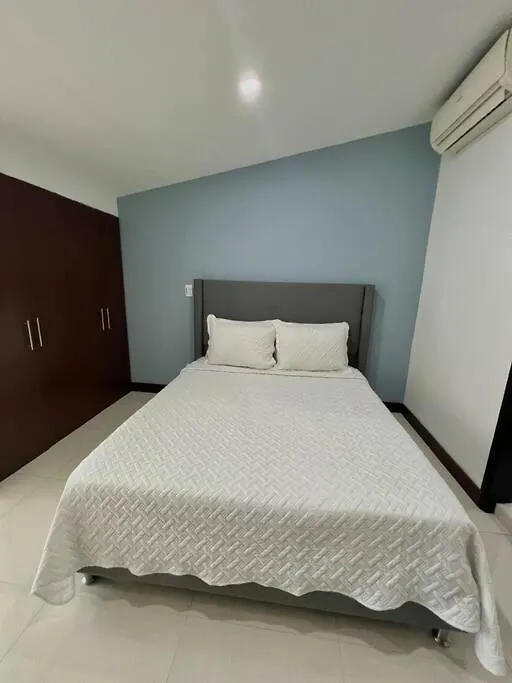 Private Jacuzzi 3 Bedroom Apartment In Provenza Cartagena 麦德林